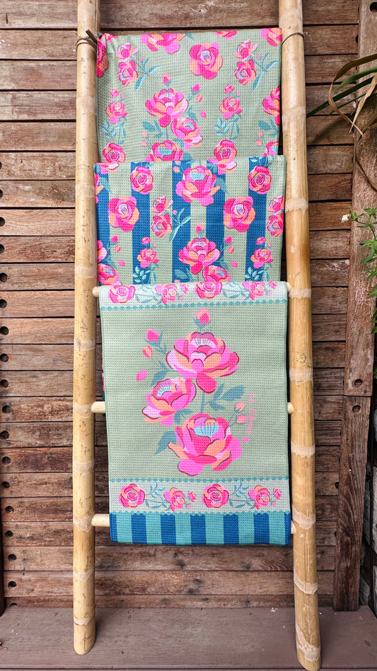 Paño de Cocina Patrón Rosa fondo Líneas Verdes