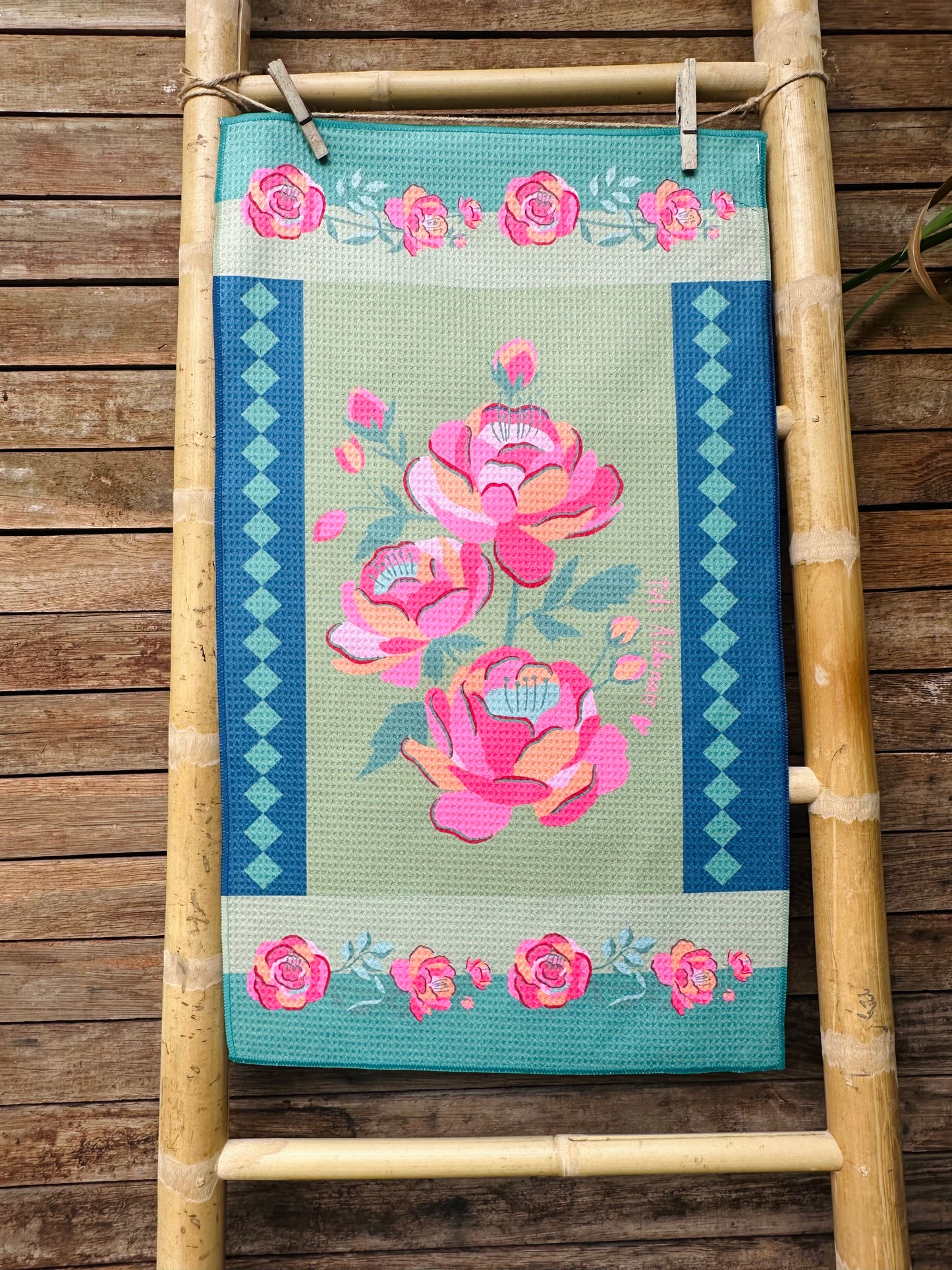 Paño de Cocina Rosa fondo Verde 2
