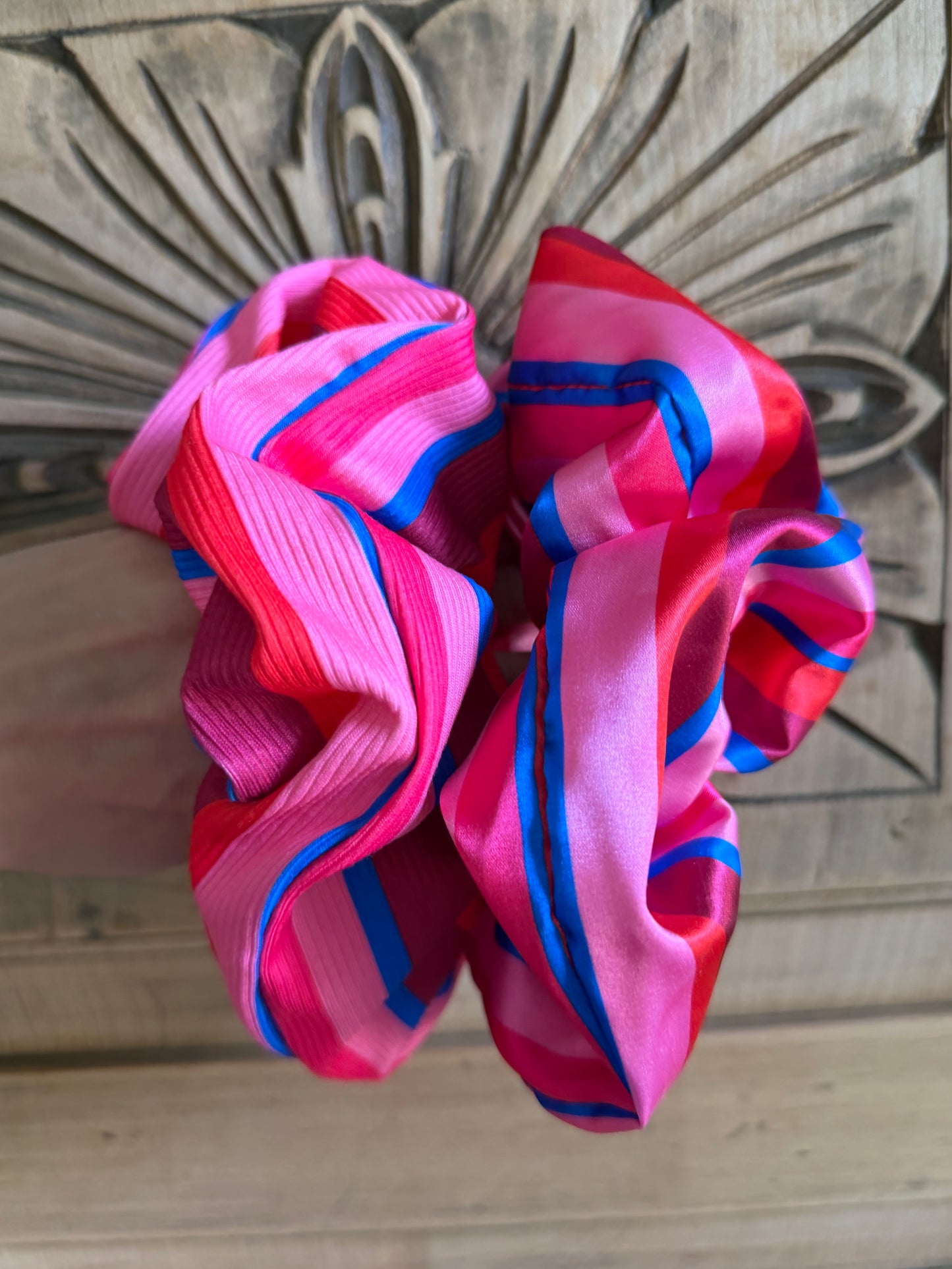 Scrunchie Líneas Fucsia