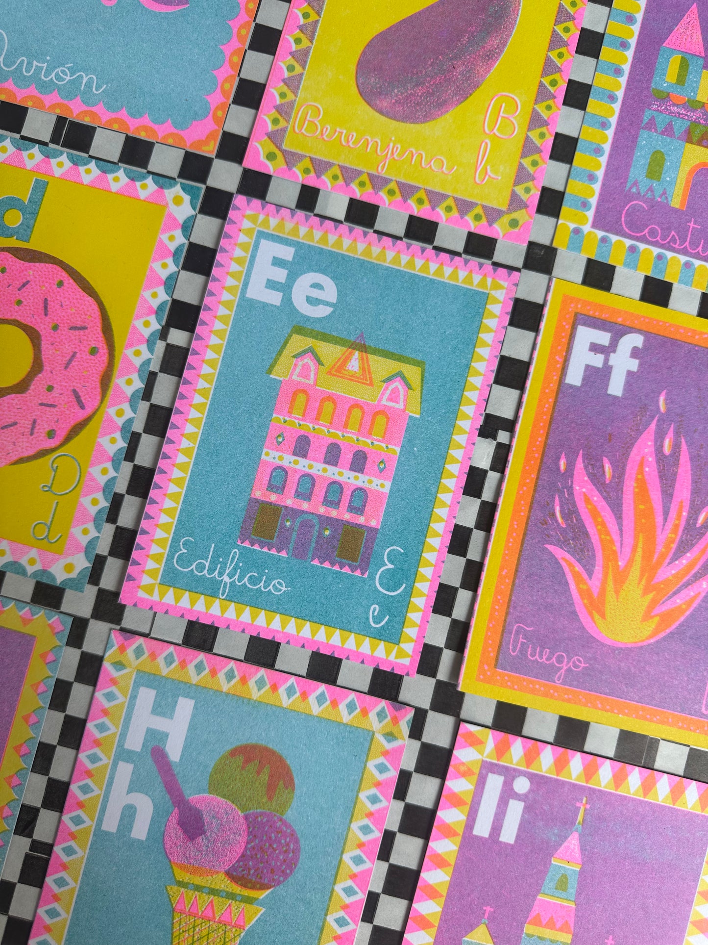 Set tarjetas ABC impresas en risografía