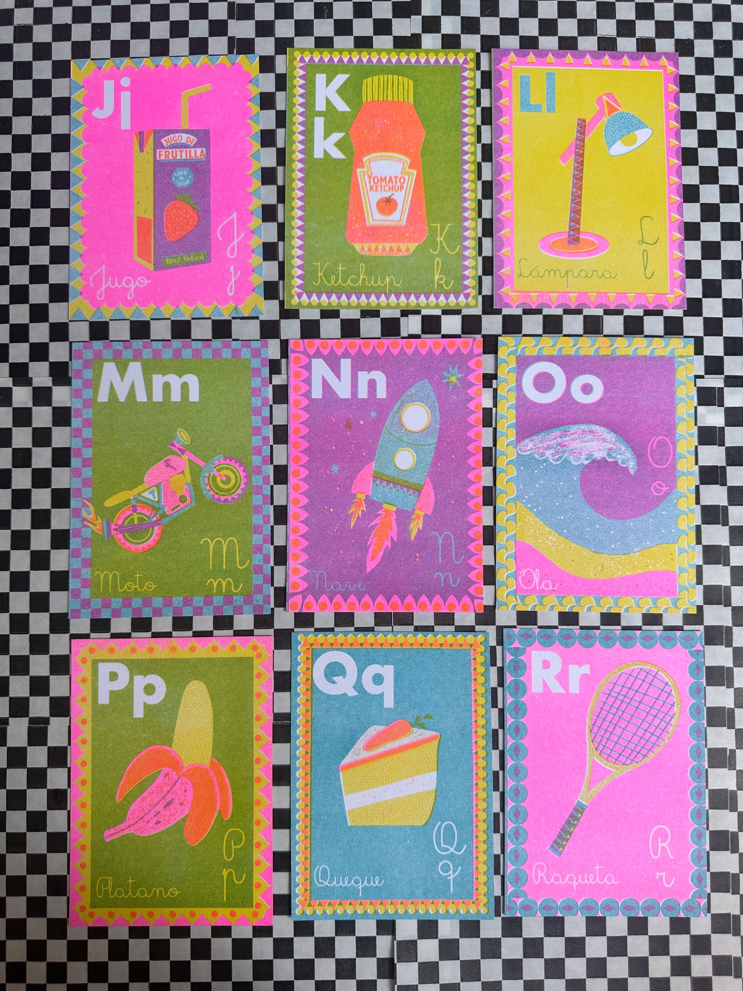 Set tarjetas ABC impresas en risografía