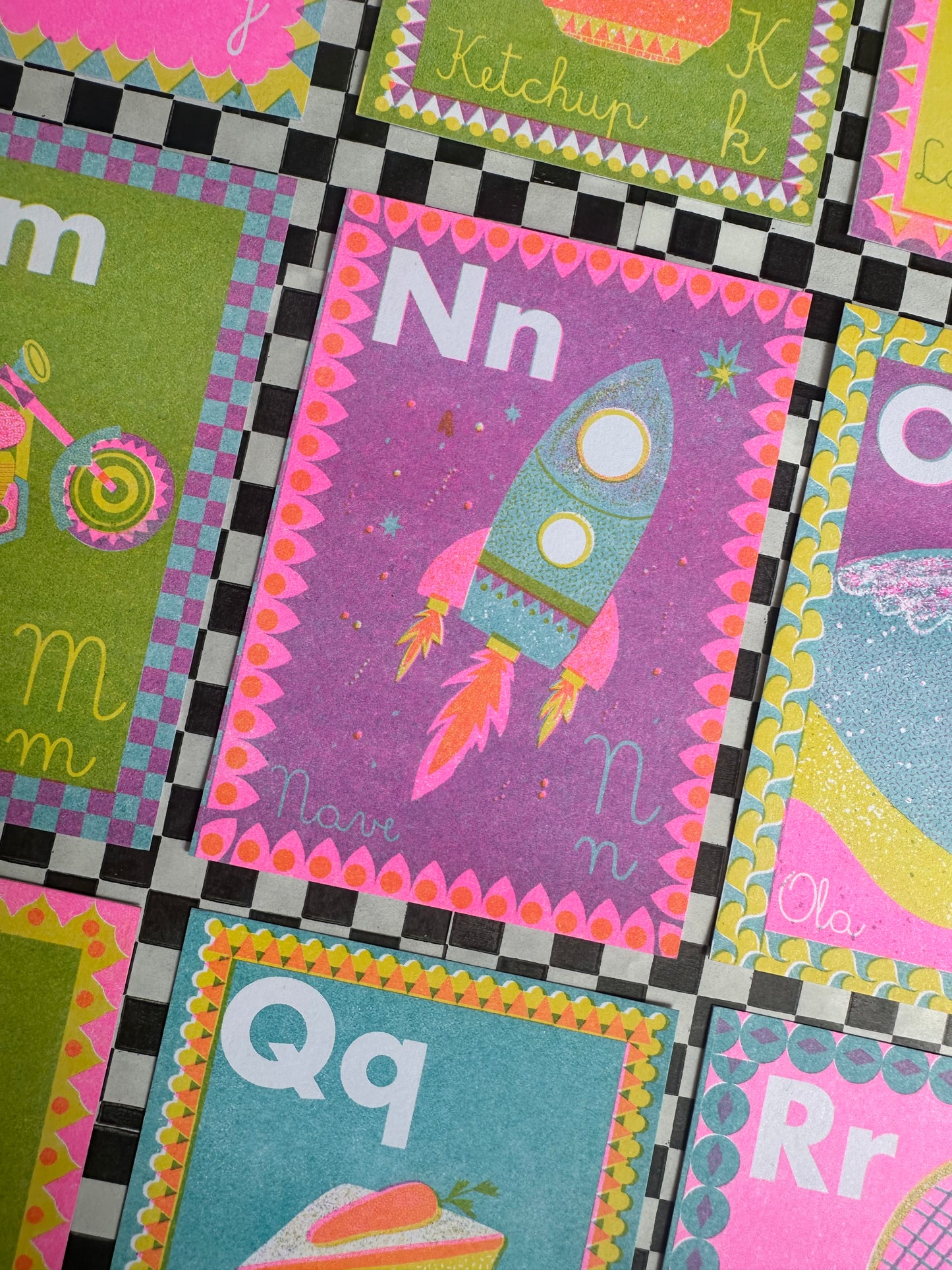 Set tarjetas ABC impresas en risografía