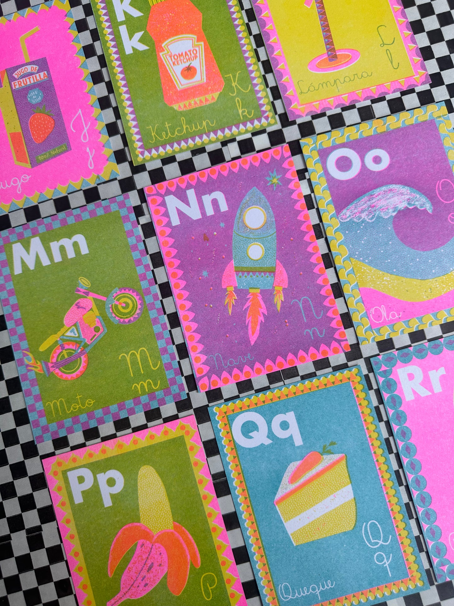 Set tarjetas ABC impresas en risografía
